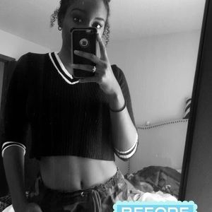 Black vneck top